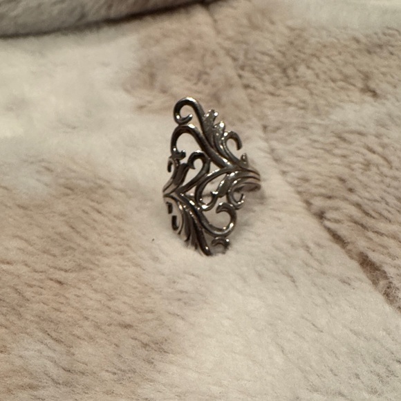 Elegant Sterling Silver Swirl Ring - Picture 3 of 3